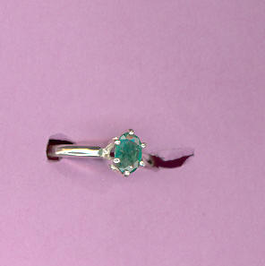 Silver Riing w/ 0.4ct  6x4mm Oval  EMERALD