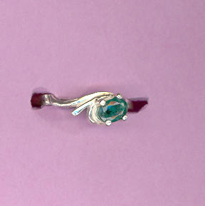 Silver Riing w/ 0.4ct  6x4mm Oval  EMERALD